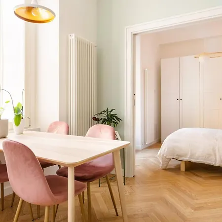 Charming Courtyard House In The Heart Of Apartament Mediolan
