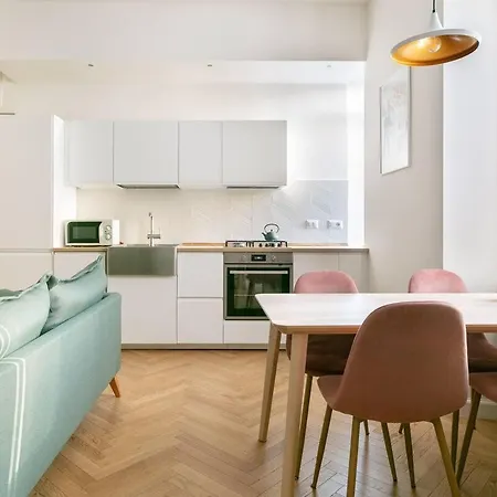 Apartament Charming Courtyard House In The Heart Of